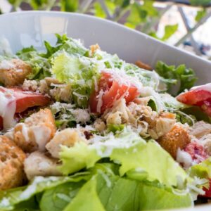 Salada de Frango Caesar